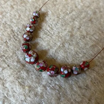 Collier vintage rouge à fleurs